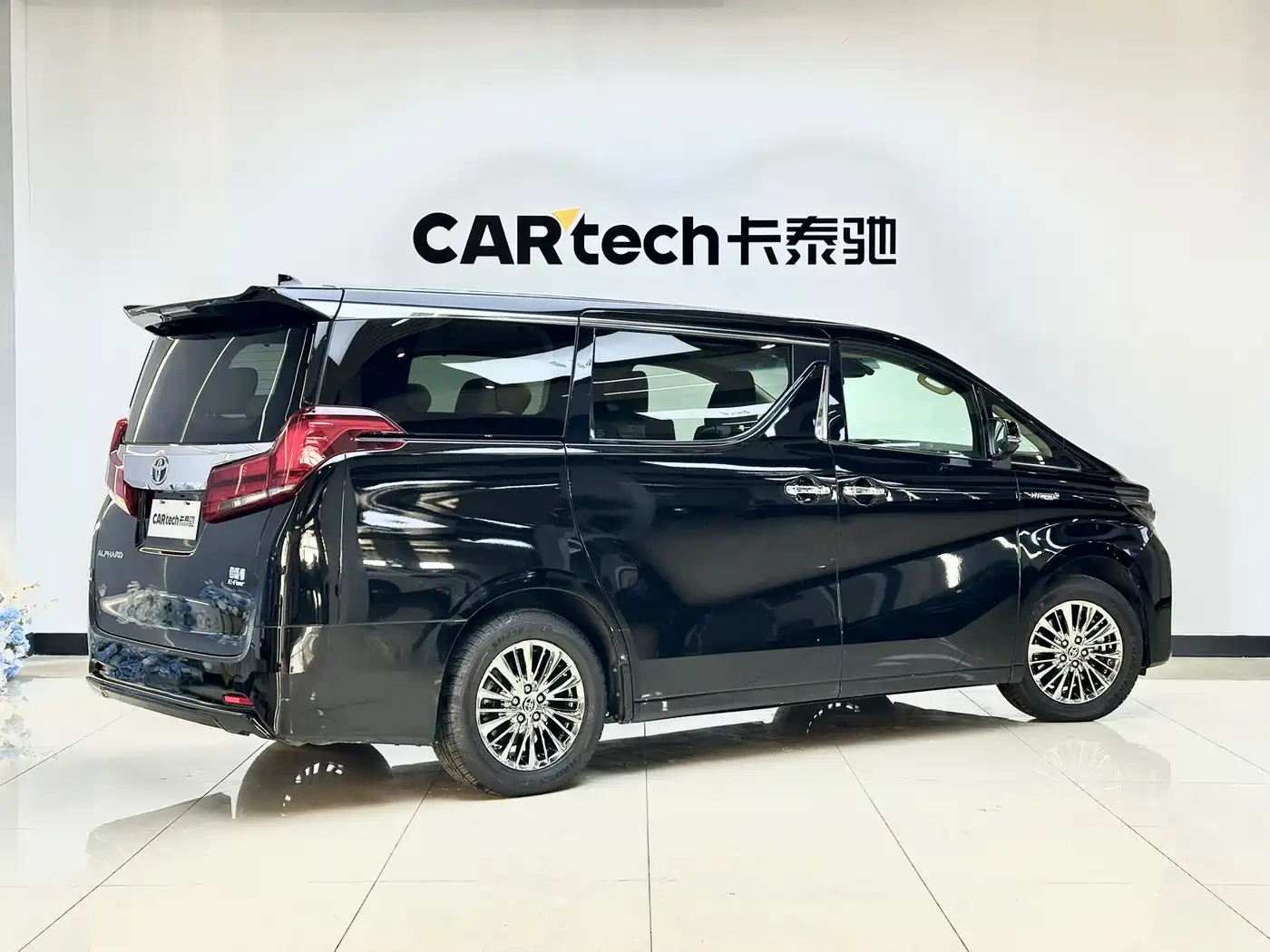 Toyota Alphard 2021 Hybrid 2.5L Luxury фото 3