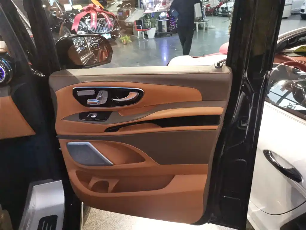 Mercedes-Benz Vito 2023 2.0T Business 7-Seater фото 26