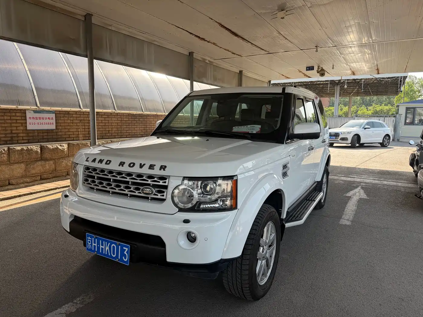 Land Rover Discovery 2011 4.0 V6 HSE фото 3