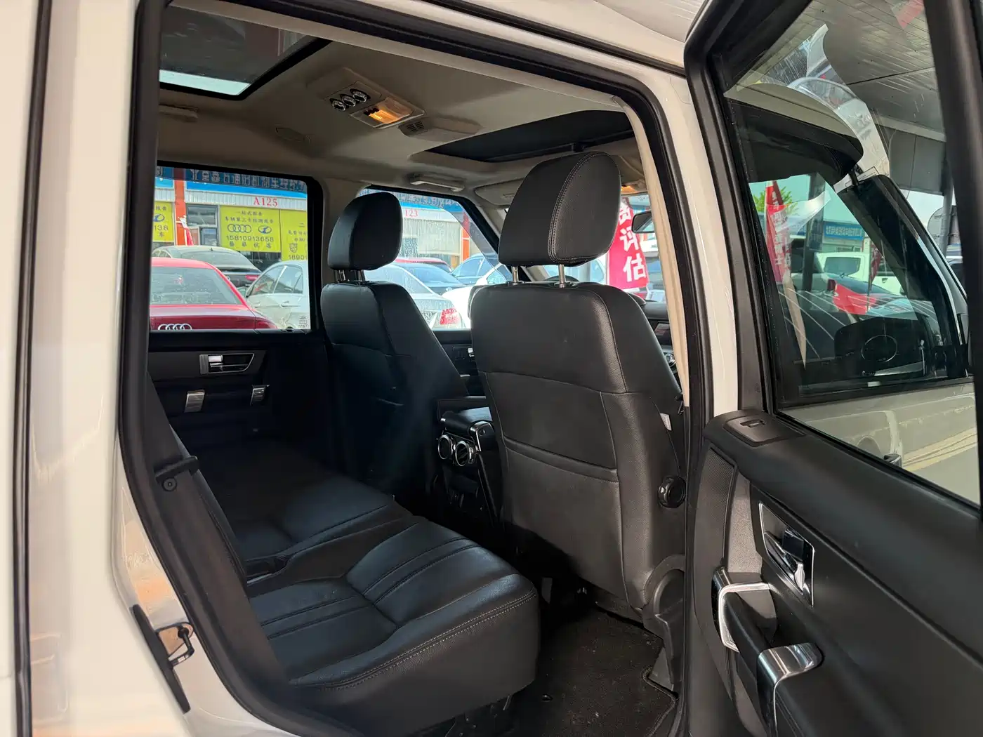 Land Rover Discovery 2011 4.0 V6 HSE фото 10