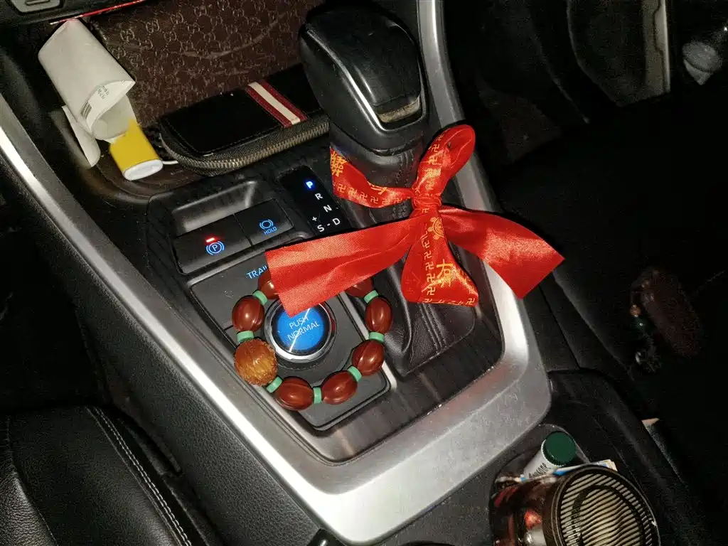 Toyota RAV4 Rongfang 2020 Hybrid 2.5L E-CVT AWD Flagship Edition фото 7