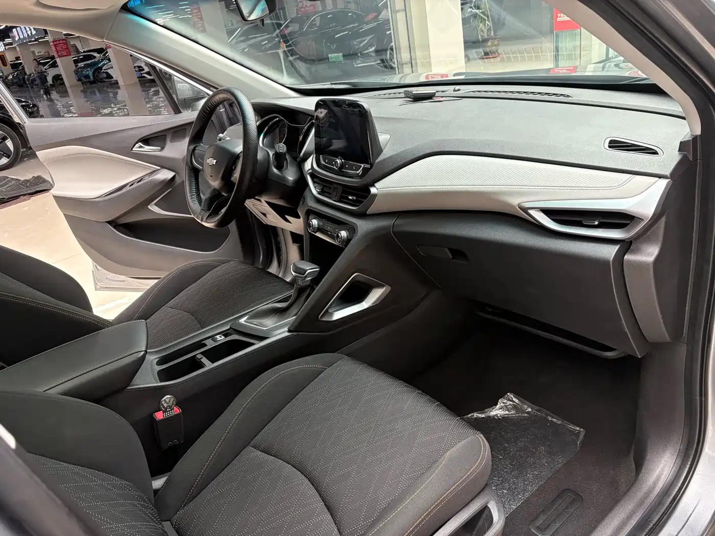Chevrolet Volando 2018 530T Auto Sport Edition (5+2 seater) China V фото 13
