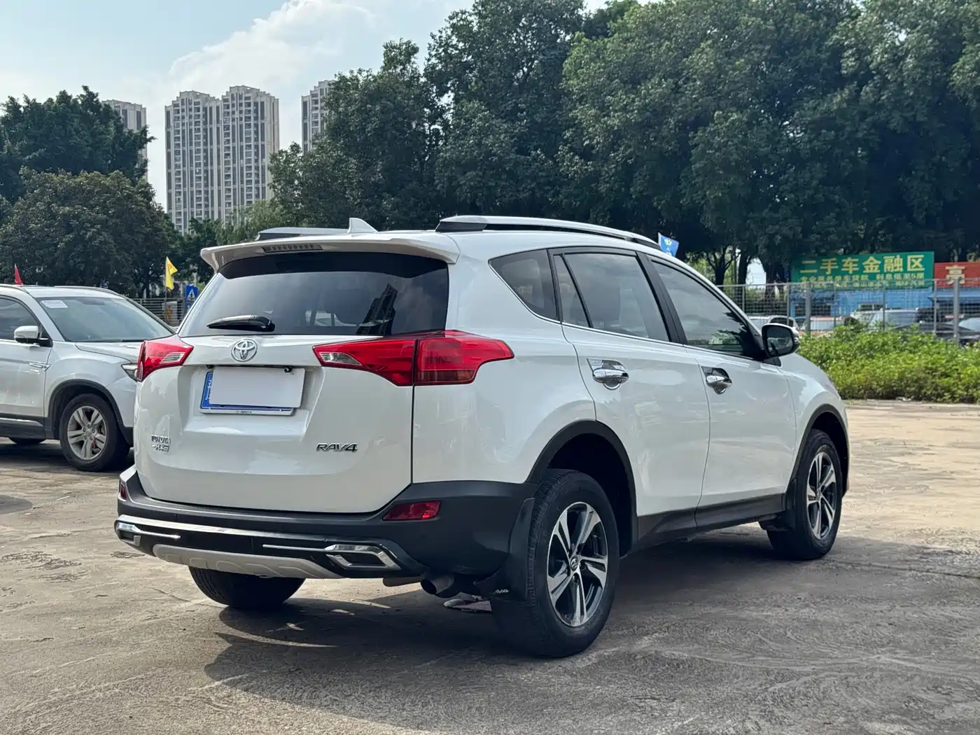 Toyota RAV4 Rongfang 2015 2.0L CVT 2WD Trend Edition фото 15