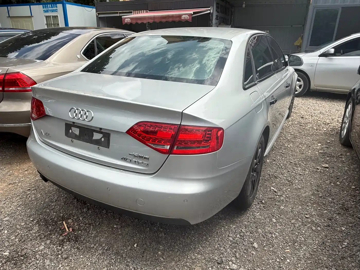 Audi A4L 2010 2.0 TFSI Standard фото 9