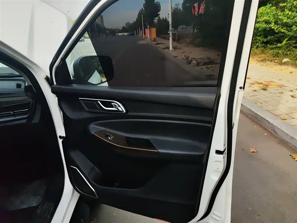 Jiangling Yuhu 9 2021 2019 2.0T Automatic Gasoline 2WD Comfort