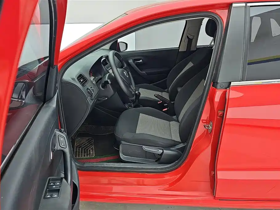 Volkswagen Polo 2016 1.4L Manual Trend фото 9