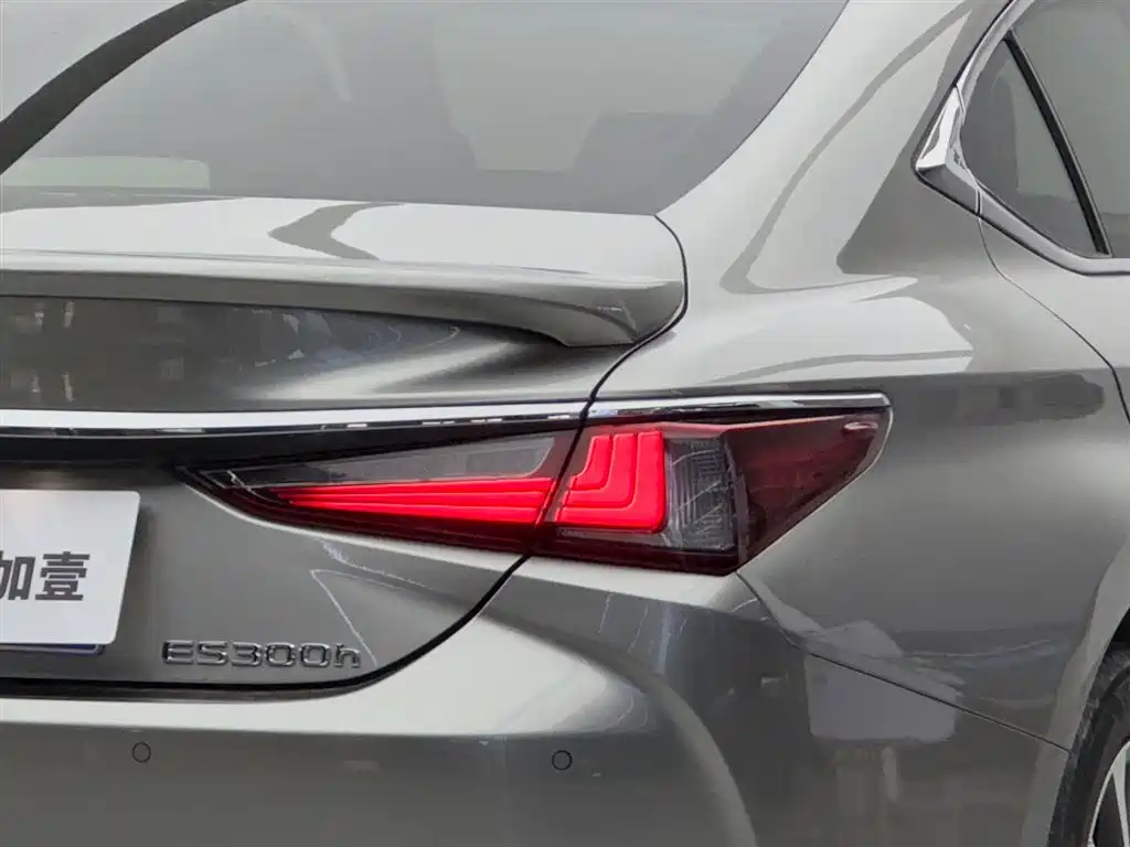 Lexus ES 2022 300h Excellence Edition фото 16