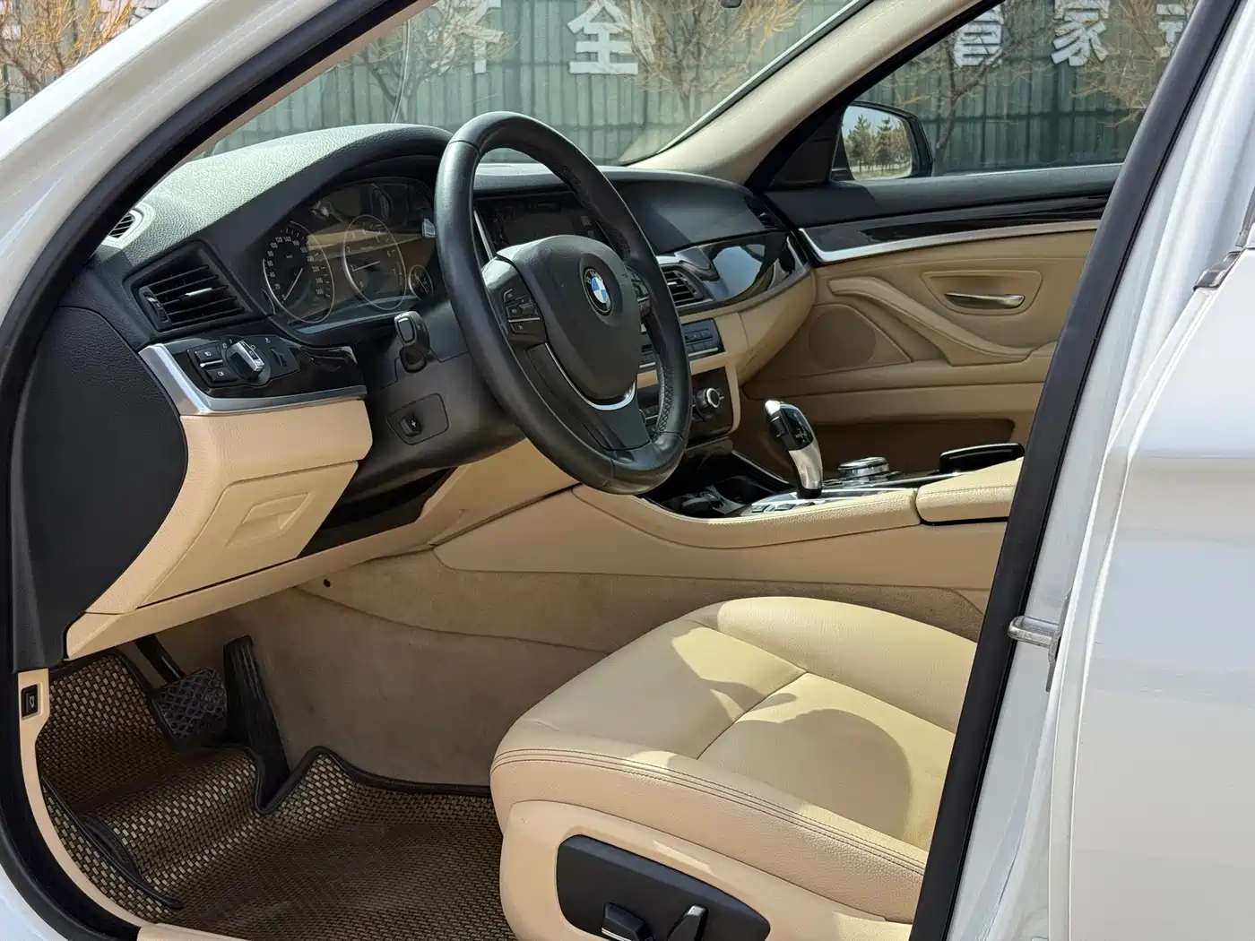 BMW 5 Series 2014 525Li Luxury Design Package фото 18