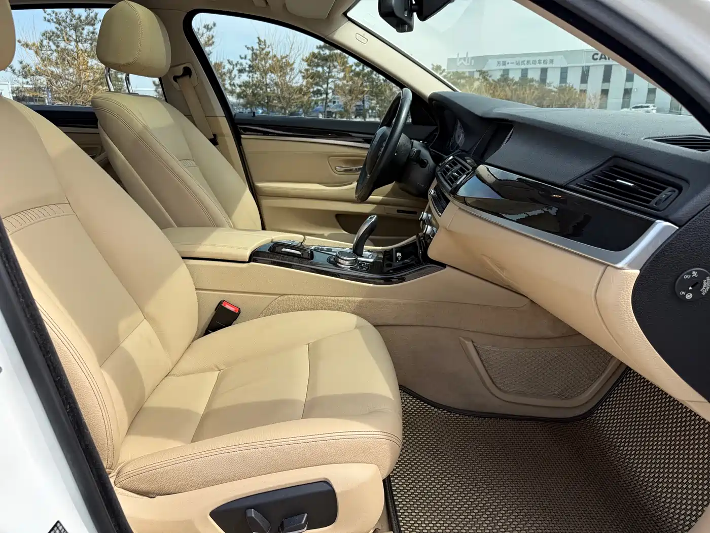 BMW 5 Series 2014 525Li Luxury Design Package фото 36