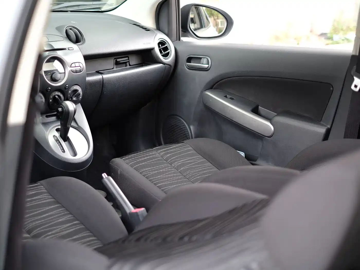 Mazda 2 2011 2011 Xuan Dong 1.5L Auto Luxury Edition