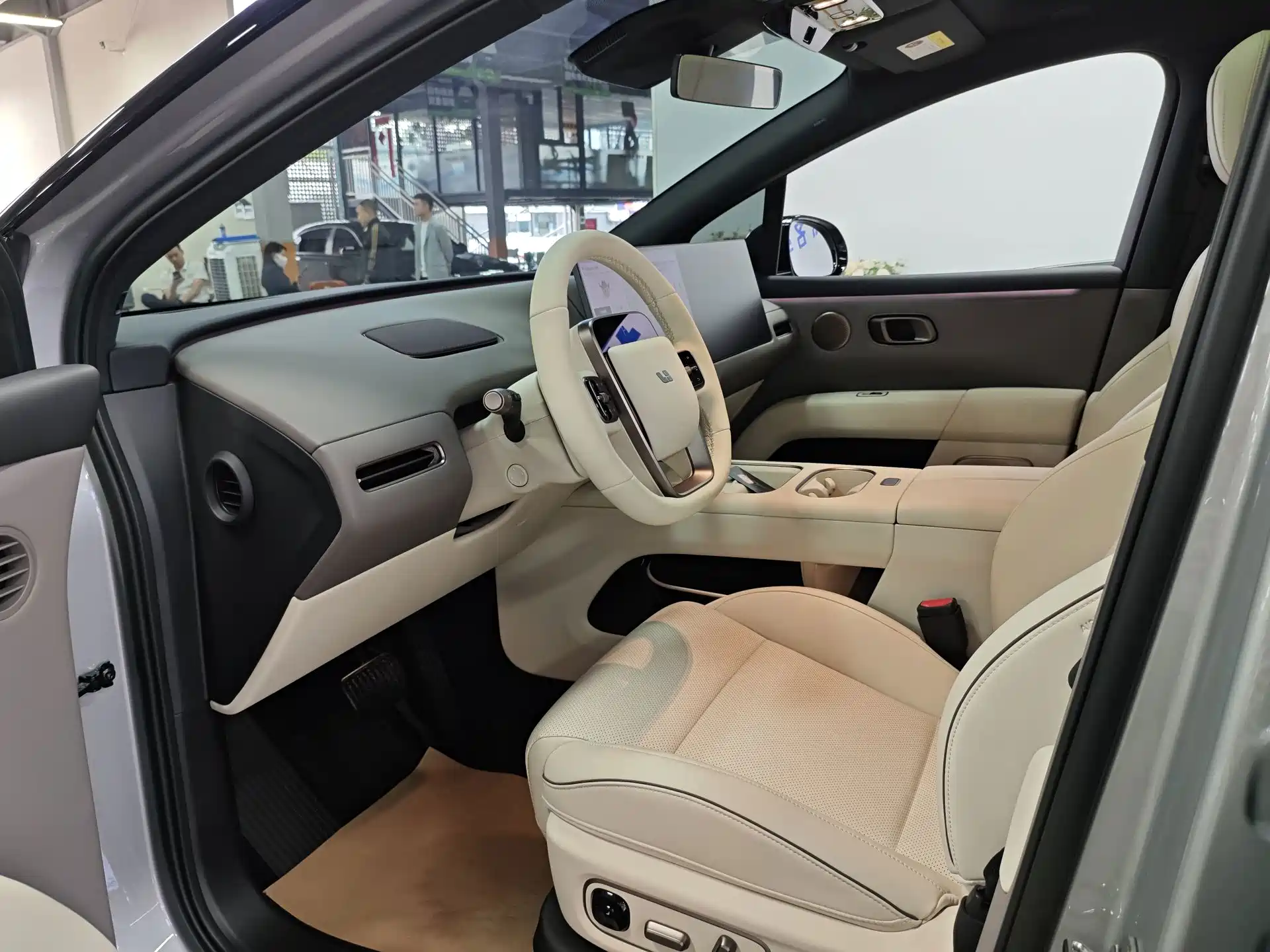 Фото 5 - Li Auto i6