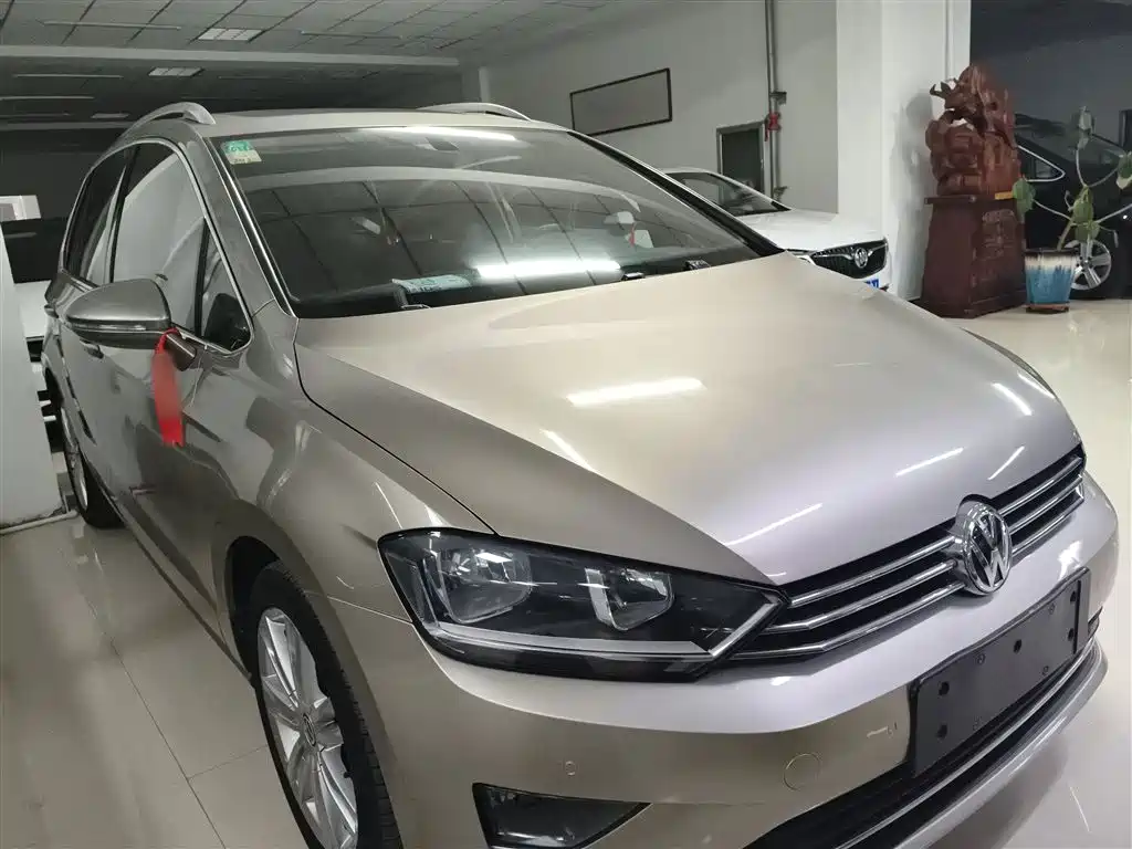 Volkswagen Golf Sportsvan 2016 230TSI Automatic Luxury фото 4