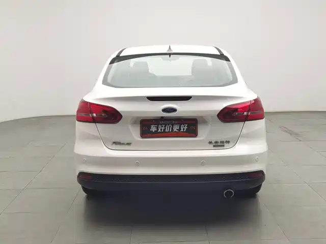 Ford Focus 2017 Sedan EcoBoost 180 Automatic Elite — фото 4