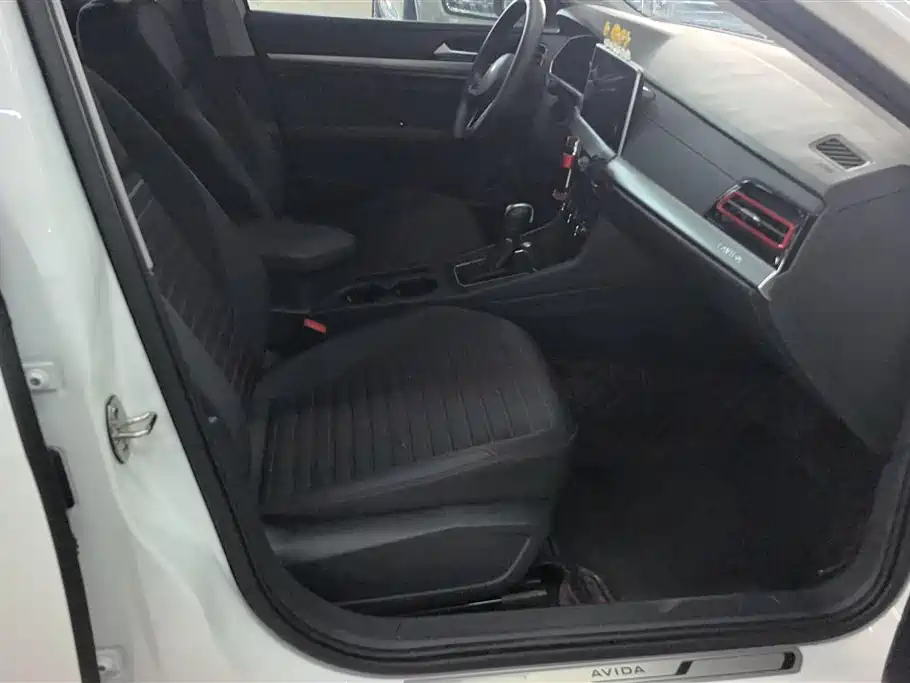 Volkswagen Lavida 2023 300TSI DSG Starlight Full Comfort Edition фото 8