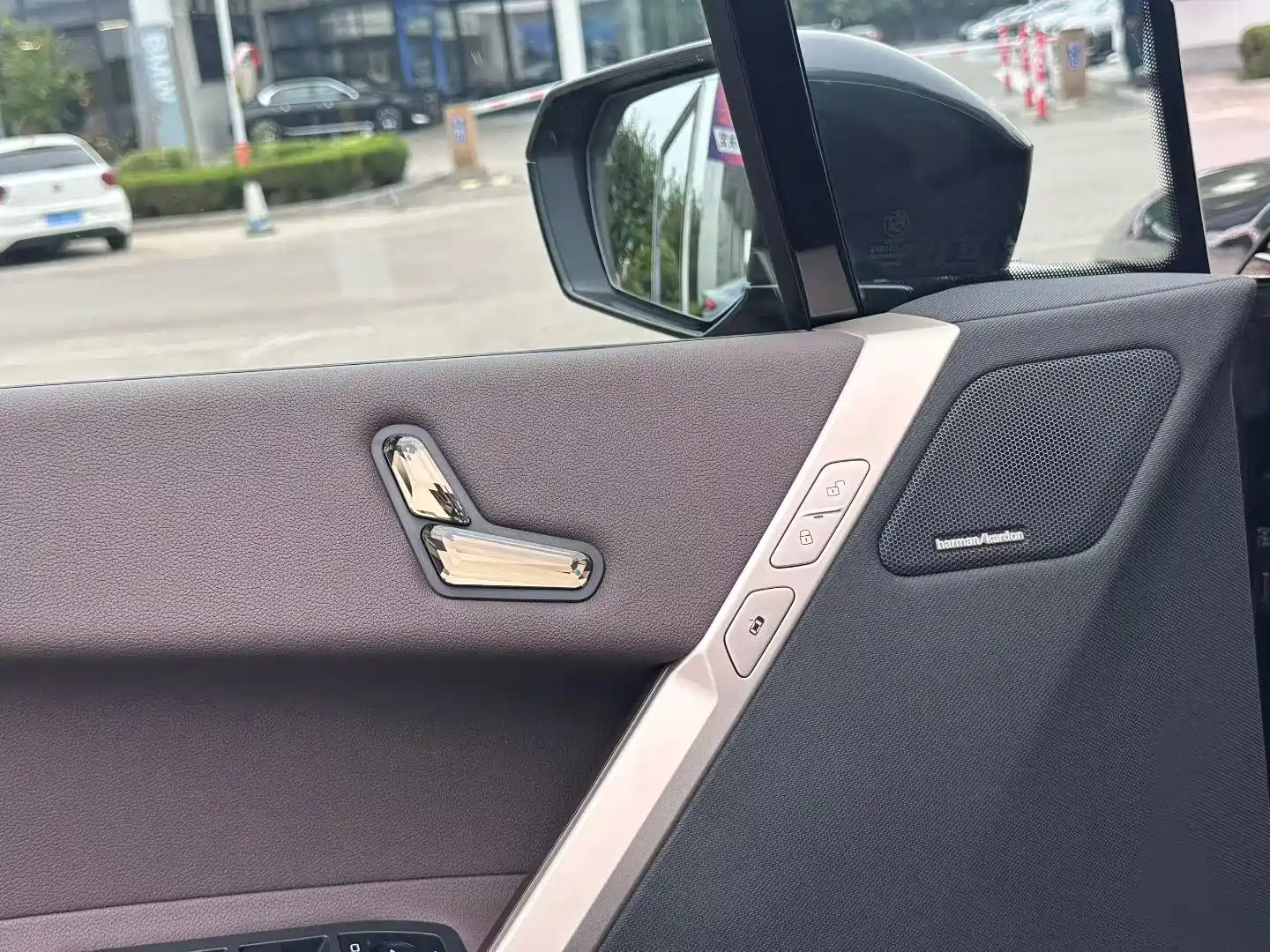 Фото 8 - BMW iX