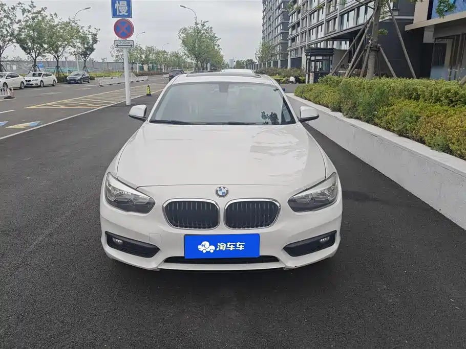 BMW 1 Series (Import) 2016 120i Leading Model фото 2