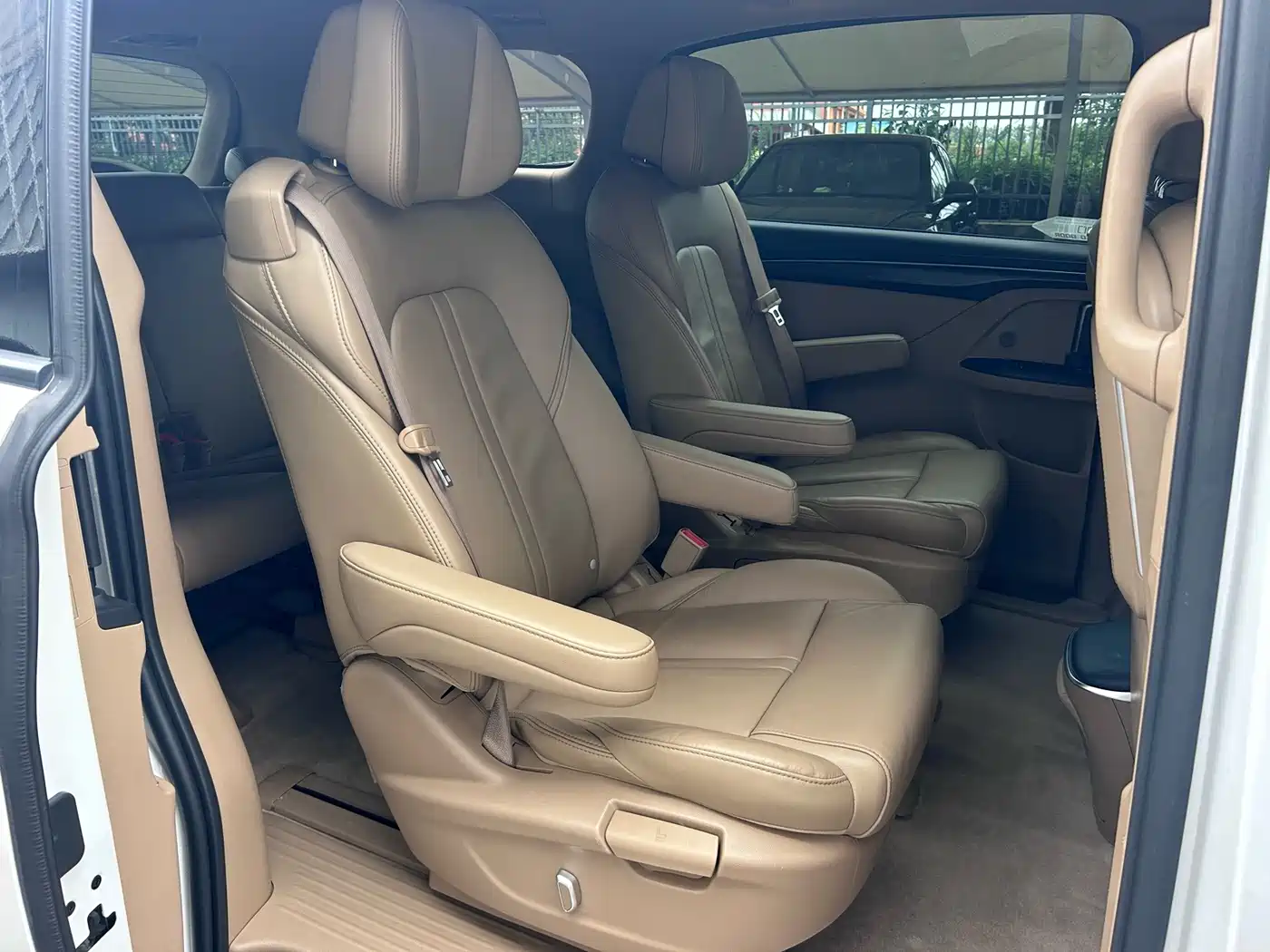 Photo 9 - Buick GL8