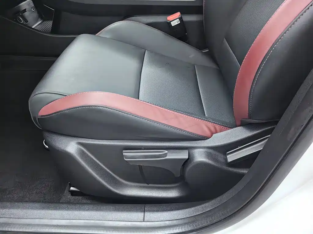 Фото 20 - Geely Binyue