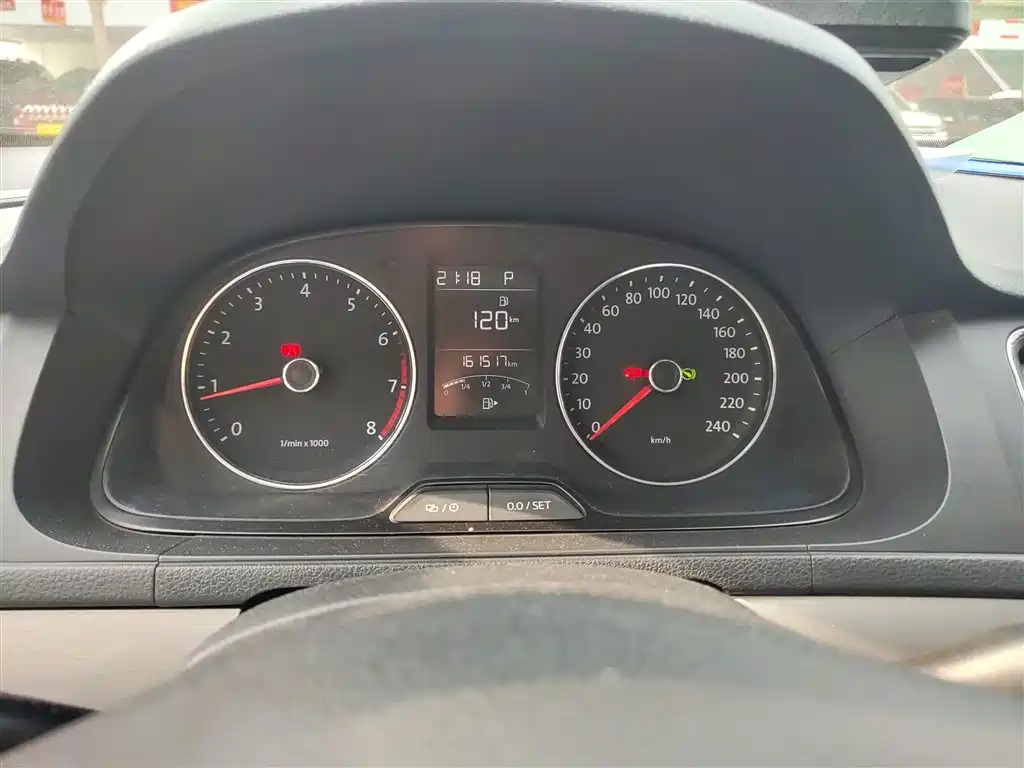 Volkswagen Lavida 2013 Facelift Classic 1.6L Automatic Comfort фото 9
