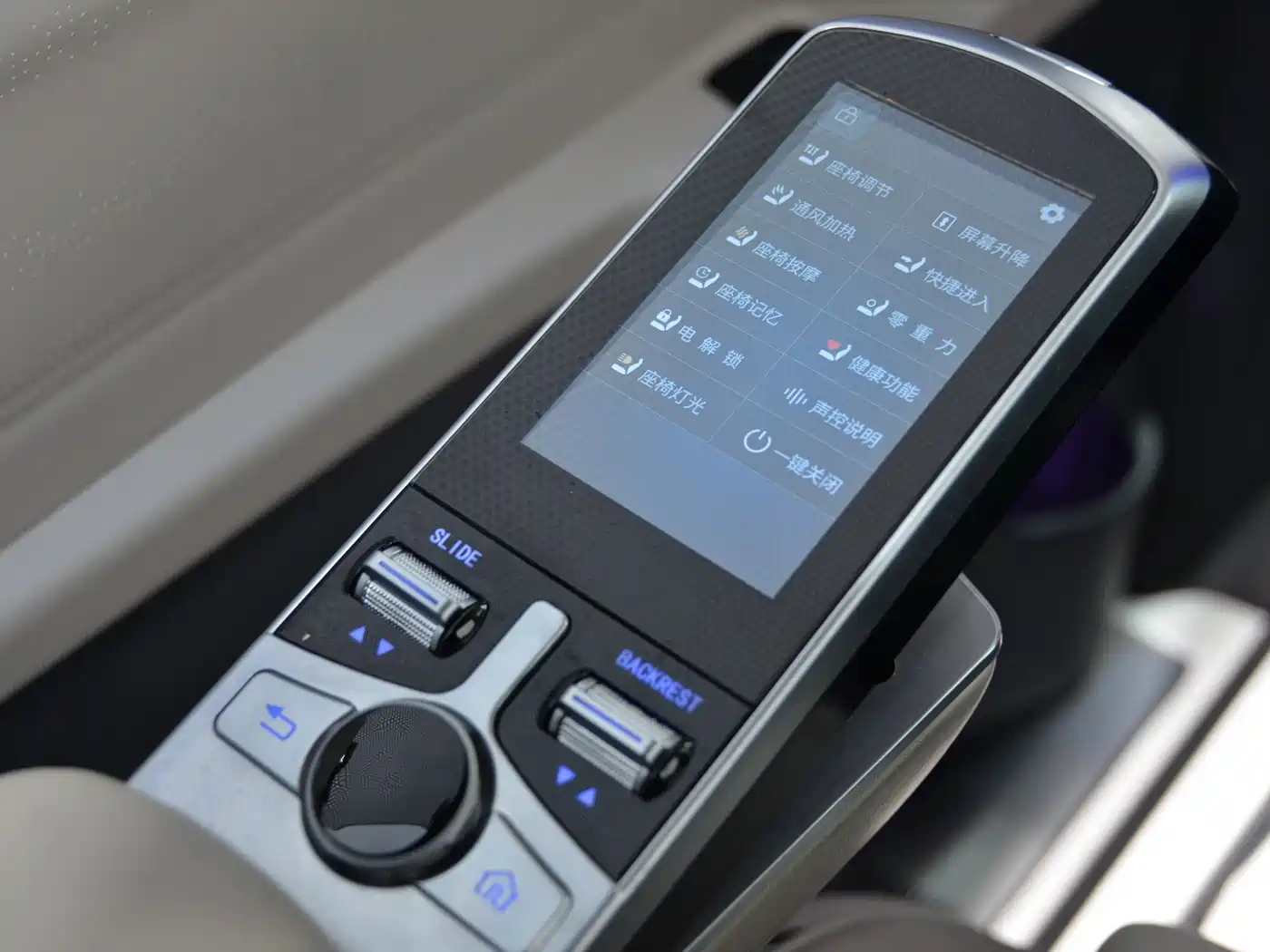 Toyota Sienna 2021 2.5L Hybrid Premium Edition фото 25