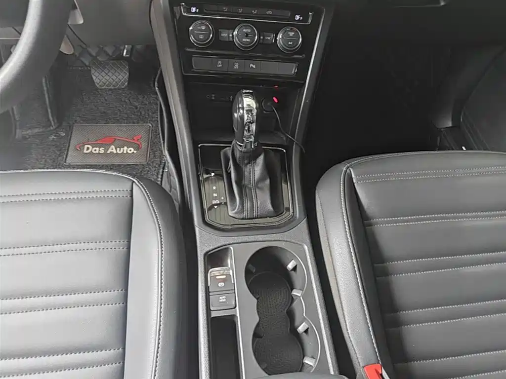 Volkswagen Touran 2018 Touran L 280TSI DSG Comfort 7-seater China V фото 14