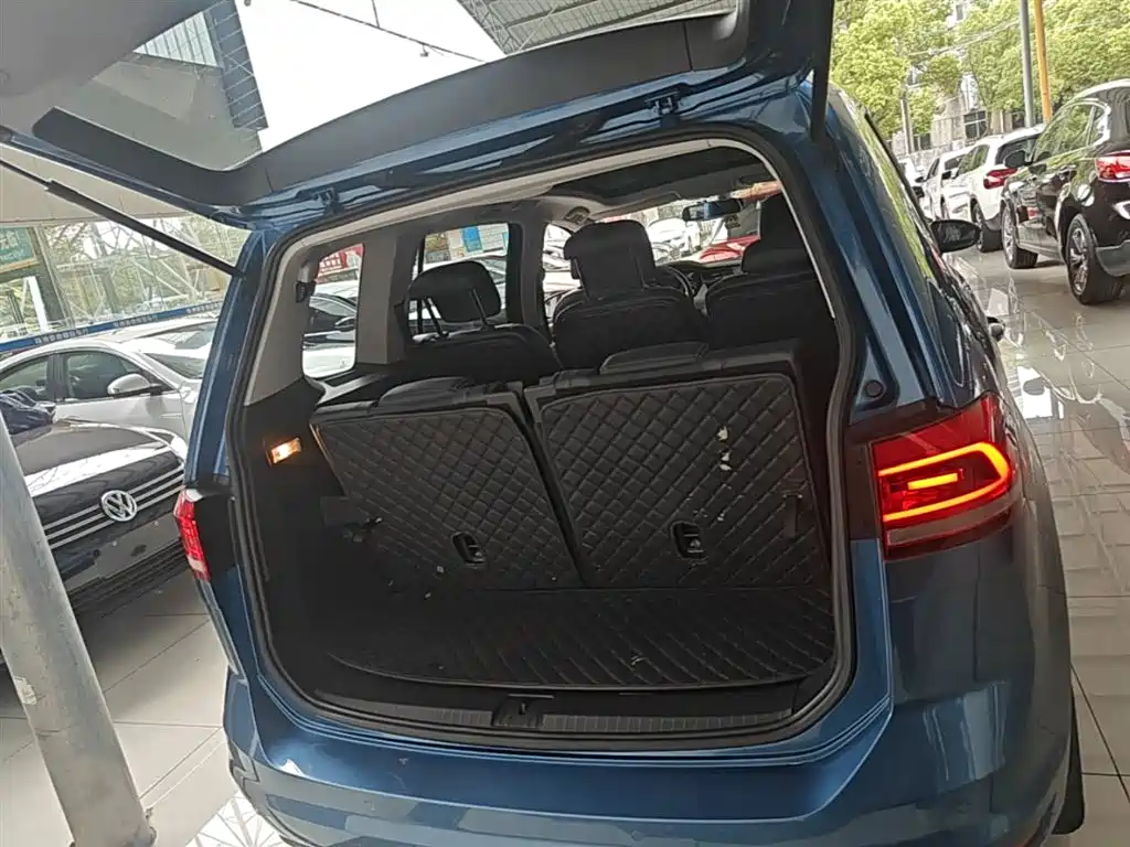 Volkswagen Touran 2018 Touran L 280TSI DSG Comfort 7-seater China V фото 19