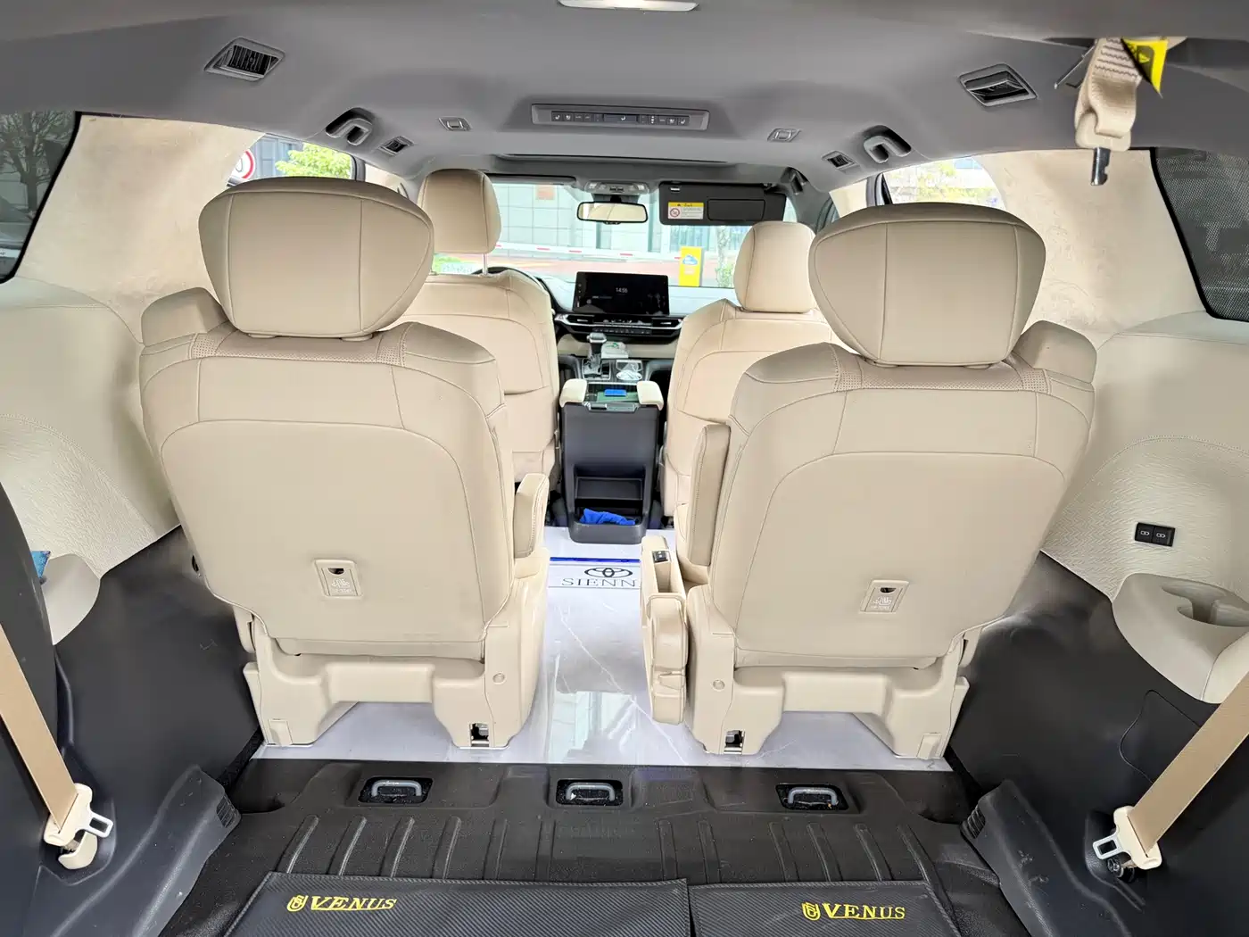 Toyota Sienna 2021 2.5L Hybrid Premium Edition фото 10