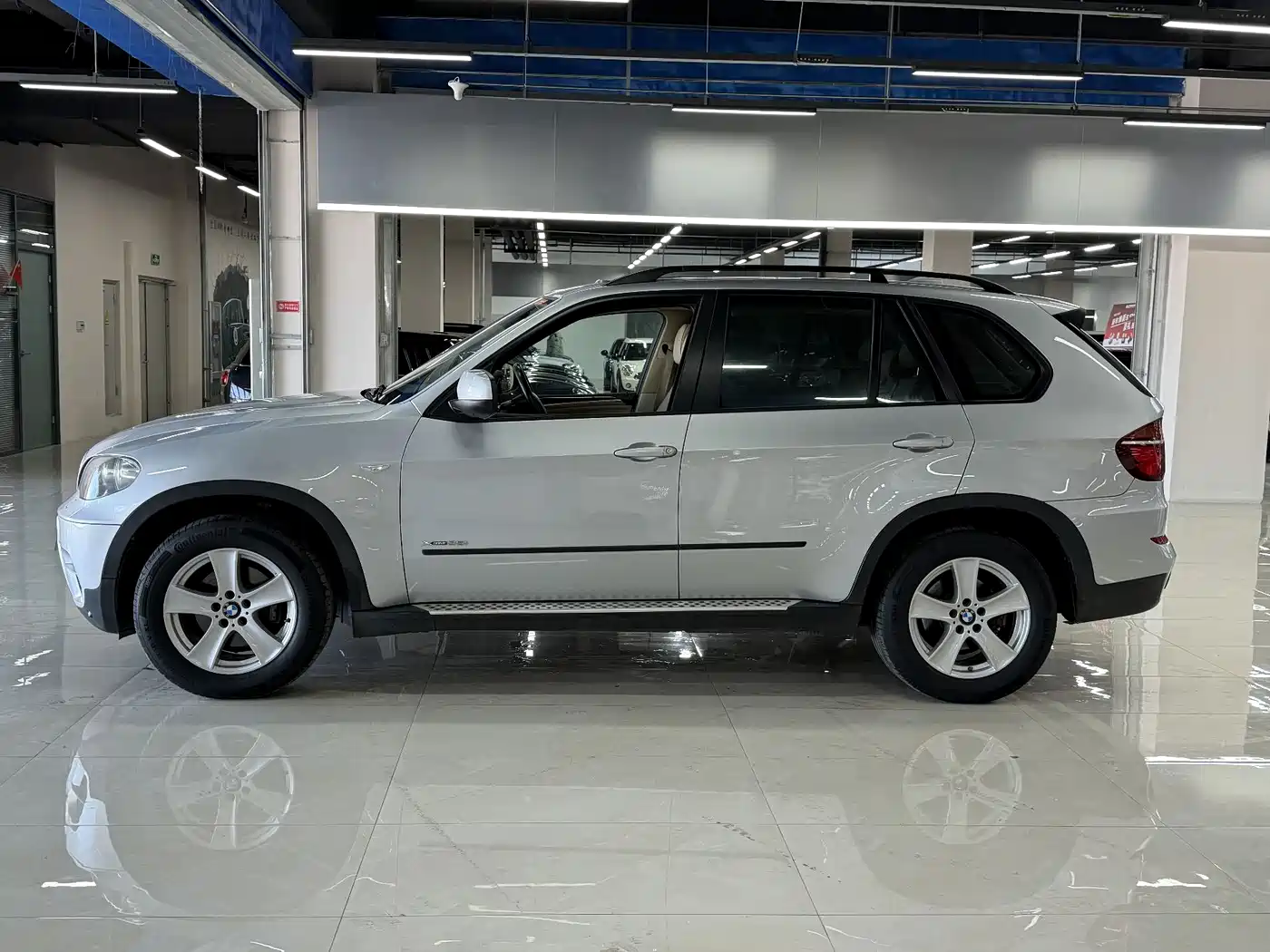 BMW X5 (Import) 2011 xDrive35i Leading Edition фото 12