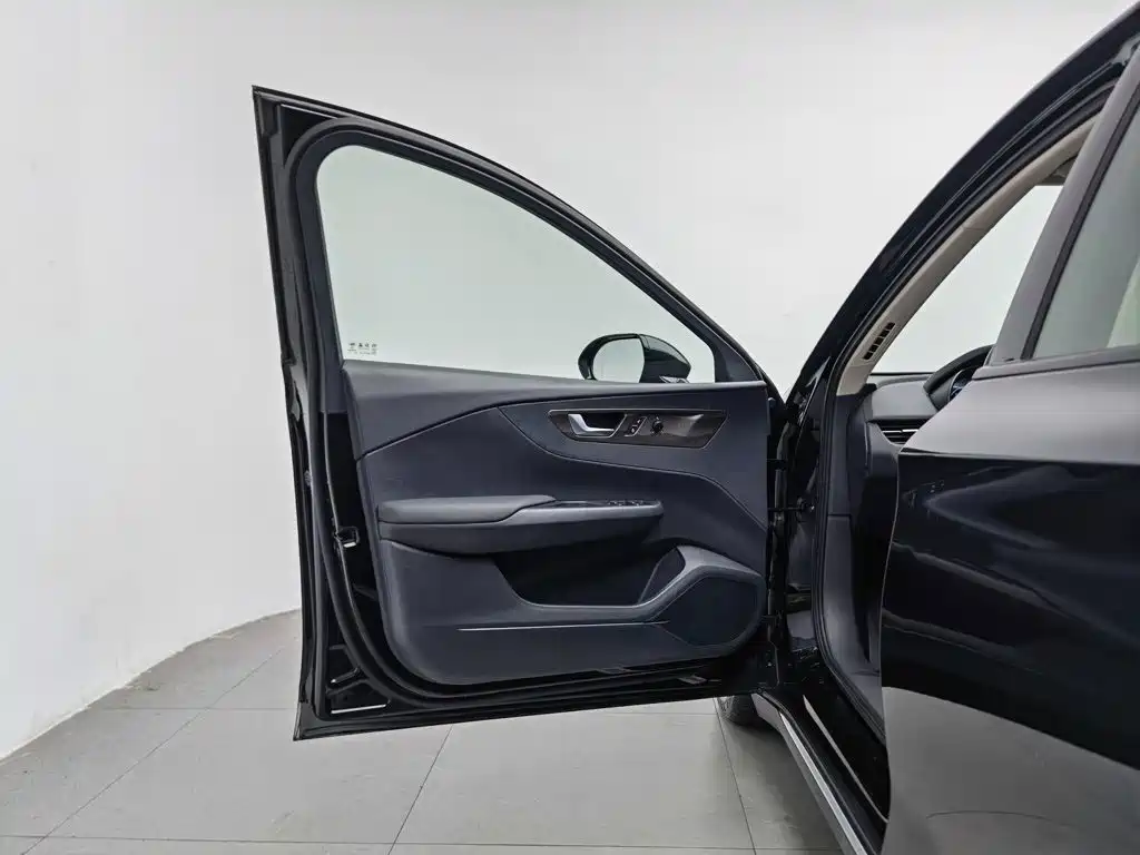 Hongqi E-QM5 2024 2023 Facelift Basic Travel Edition