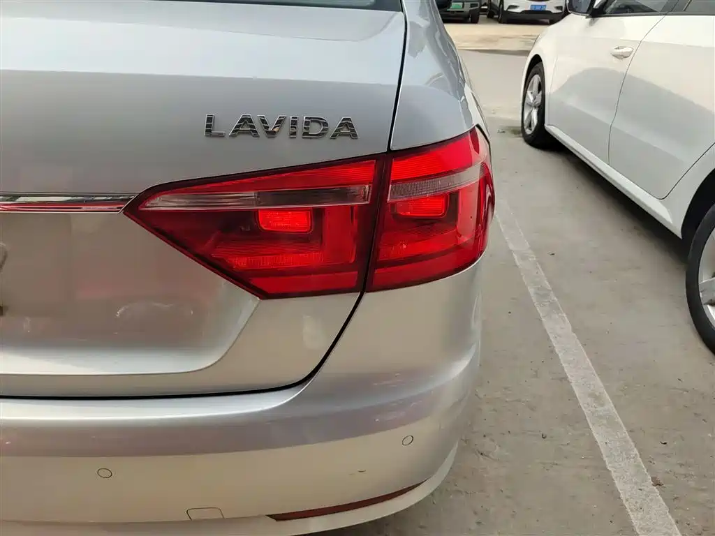 Volkswagen Lavida 2013 Facelift Classic 1.6L Automatic Comfort фото 28