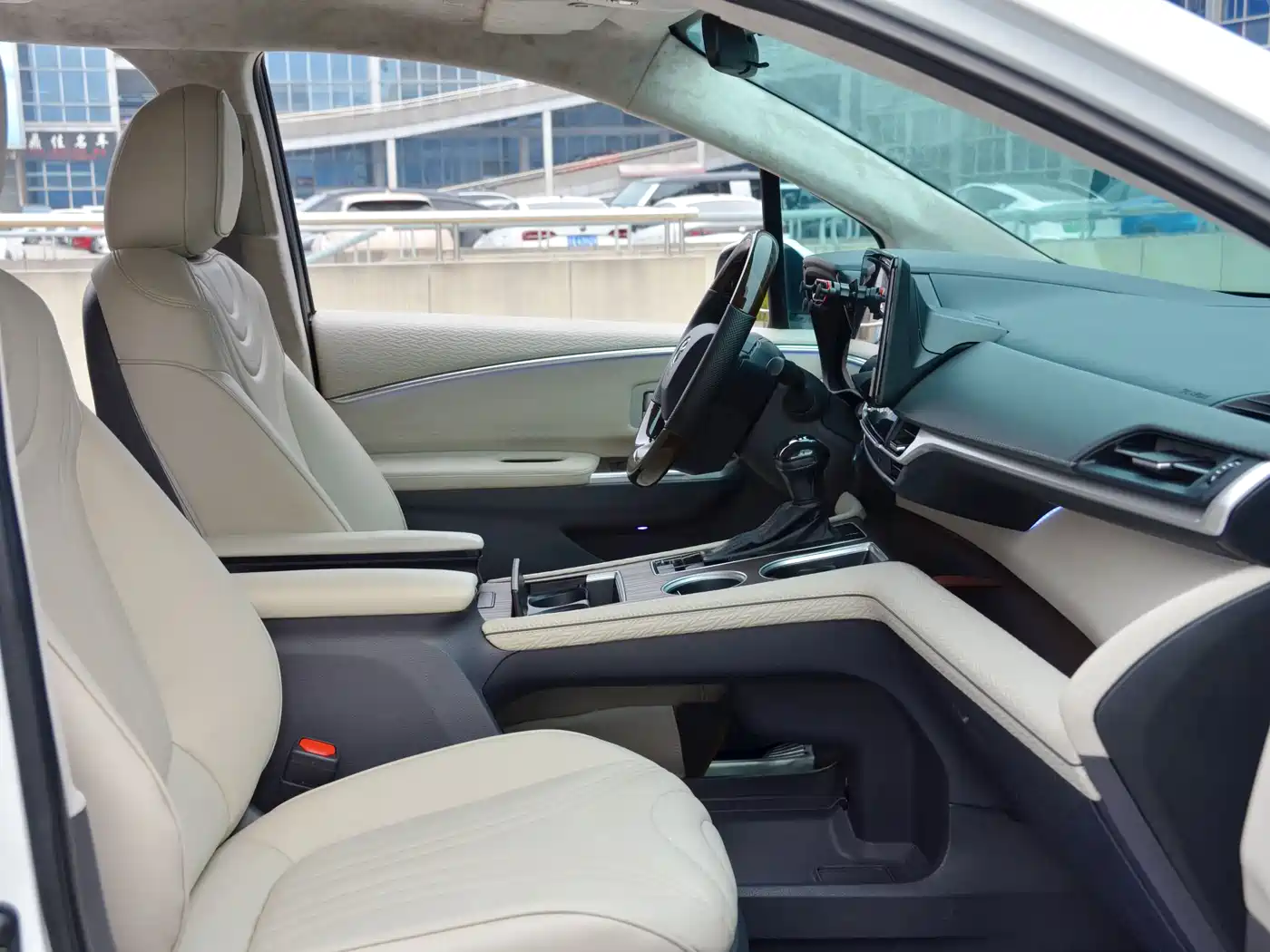Toyota Sienna 2021 2.5L Hybrid Premium Edition фото 17