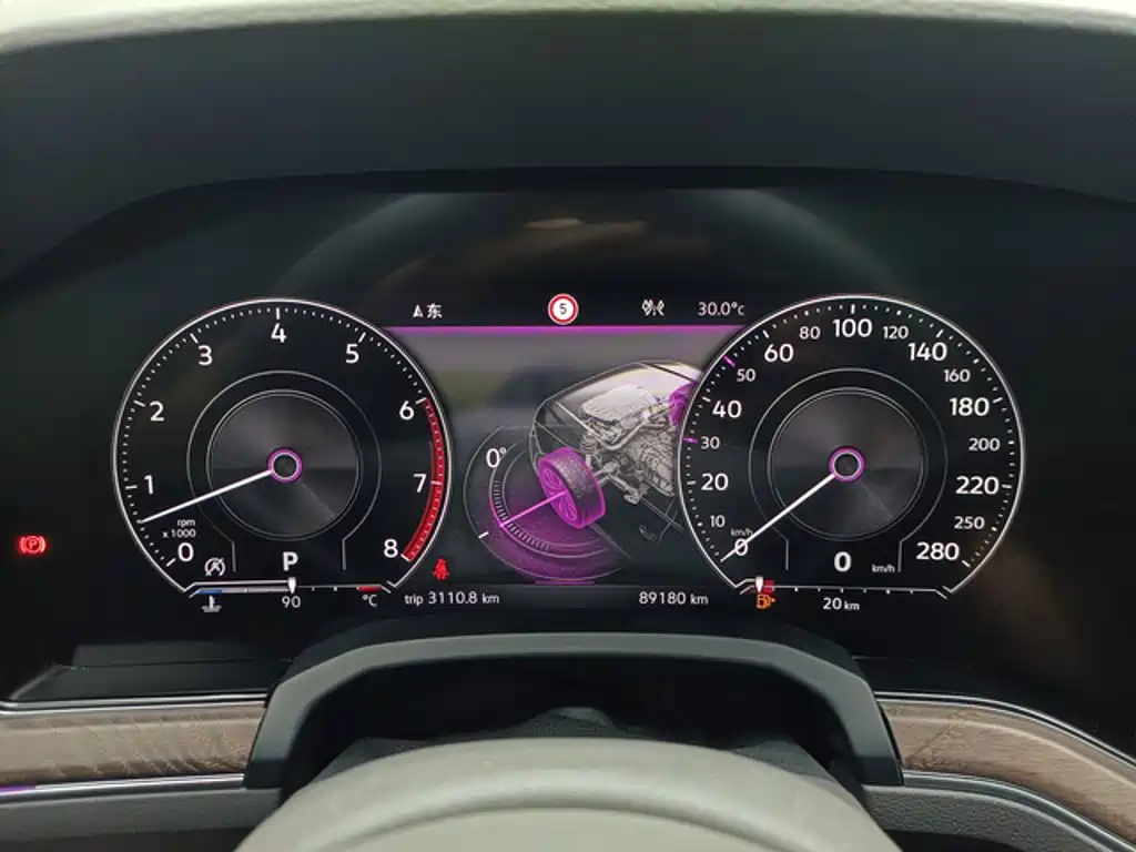 Фото 4 - Volkswagen Touareg