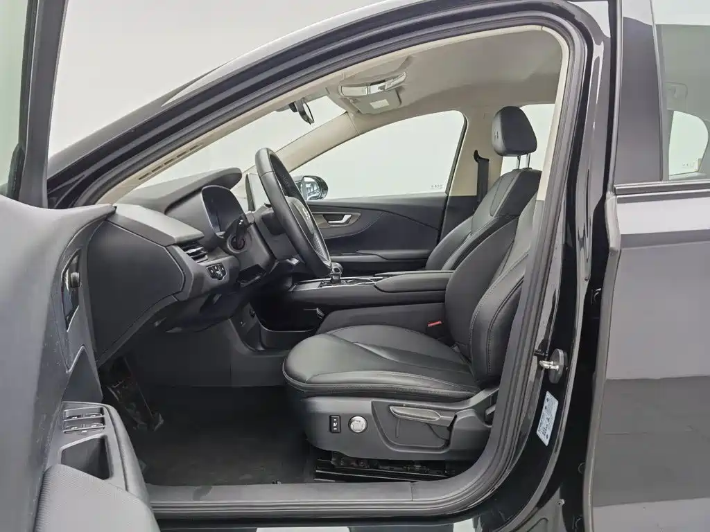 Hongqi E-QM5 2024 2023 Facelift Basic Travel Edition