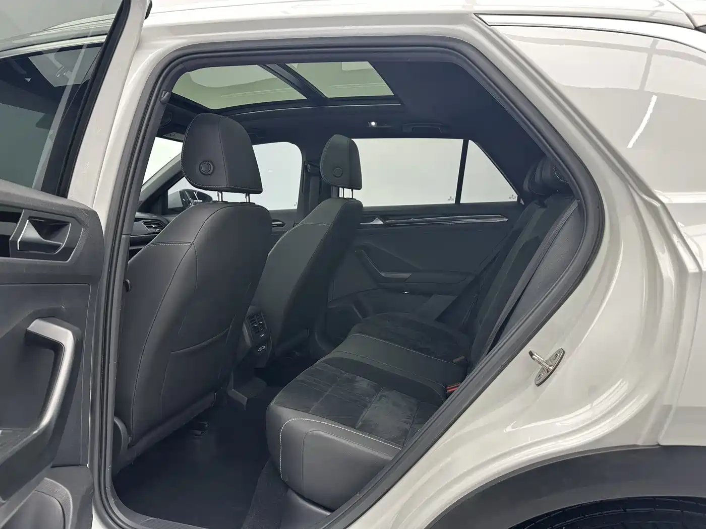 Volkswagen T-ROC 2021 280TSI DSG 4WD Luxury Connected фото 6