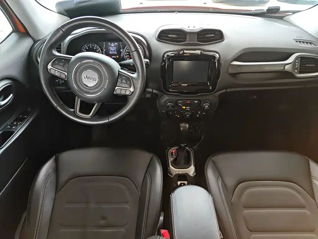 صورة 13 - Jeep Renegade
