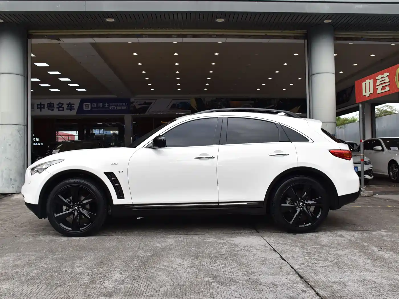 Infiniti QX70 2016 2015 Model 3.7L Shadow Edition