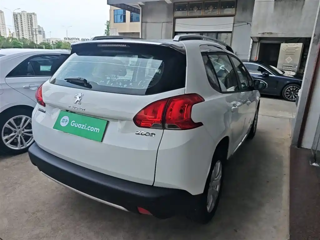 Peugeot 2008 2014 1.6L Automatic Fashion Edition фото 7