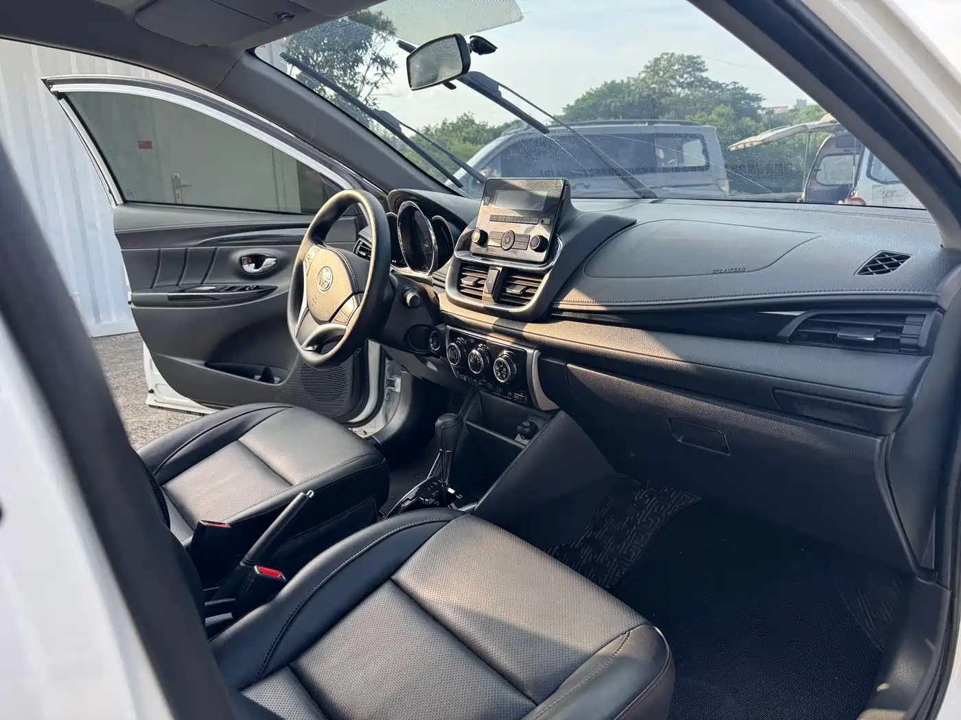 Toyota YARiS L Zhi Xuan 2022 1.5L CVT Luxury PLUS Edition фото 13