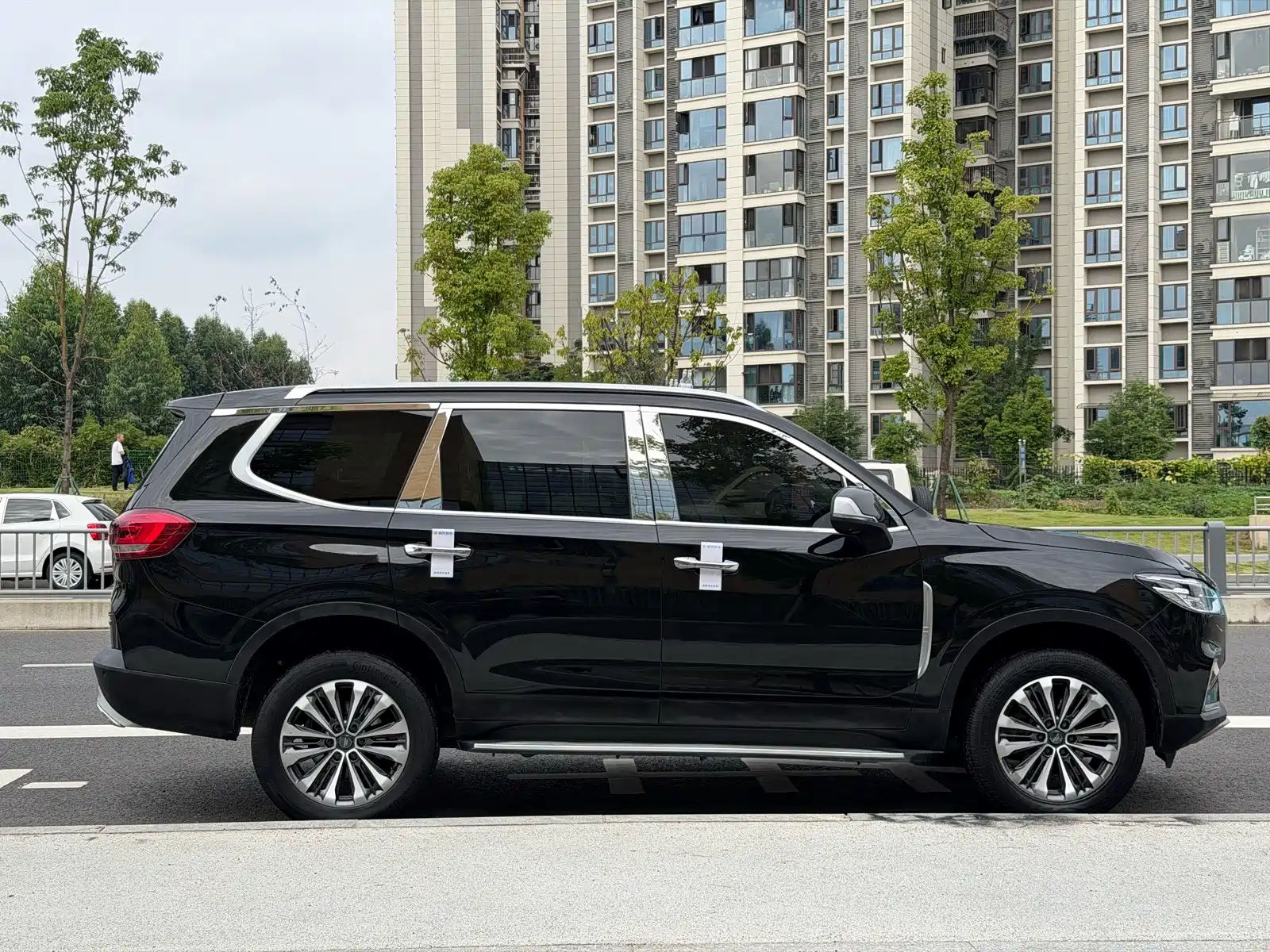 Фото 20 - Maxus D90