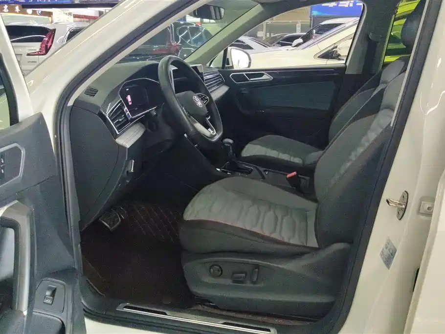 Volkswagen Tiguan L 2022 330TSI Automatic 2WD R-Line Flagship Edition фото 9