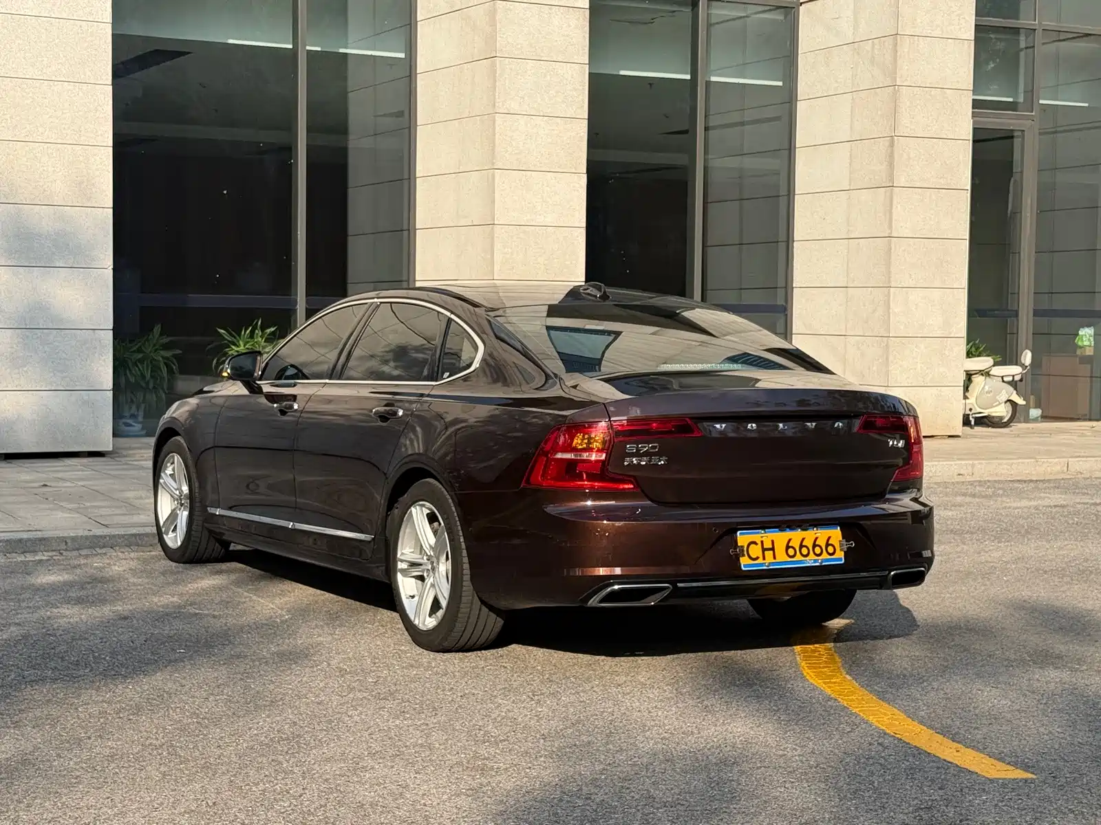 Photo 18 - Volvo S90