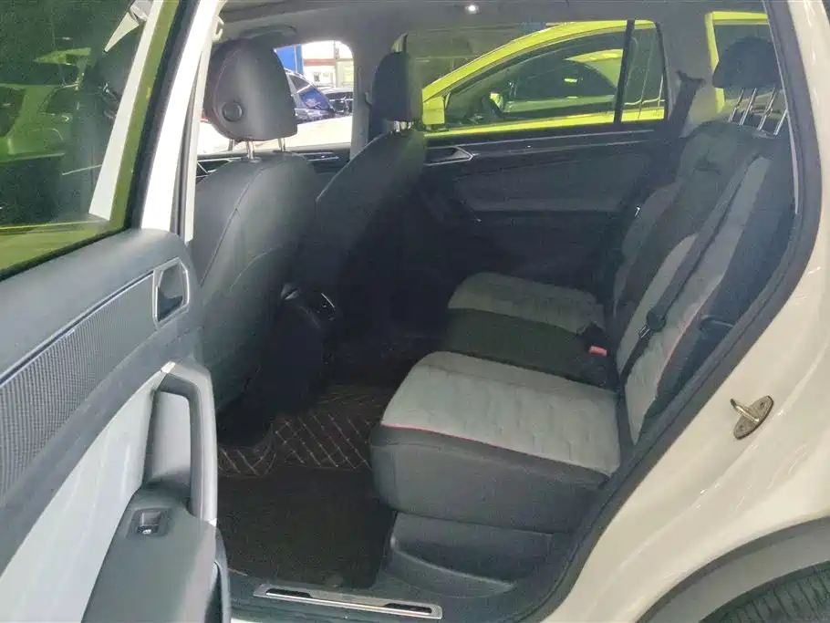 Volkswagen Tiguan L 2022 330TSI Automatic 2WD R-Line Flagship Edition фото 11