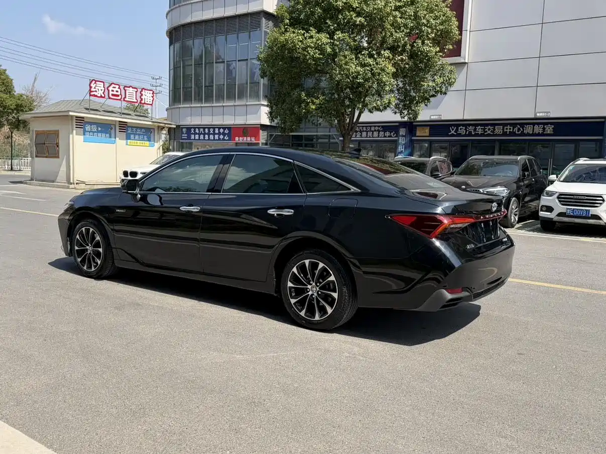 Toyota Avalon 2023 Hybrid 2.5L Luxury Edition фото 4