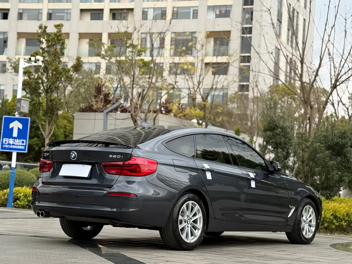 BMW 3 Series GT 2017 320i Fashion фото 7