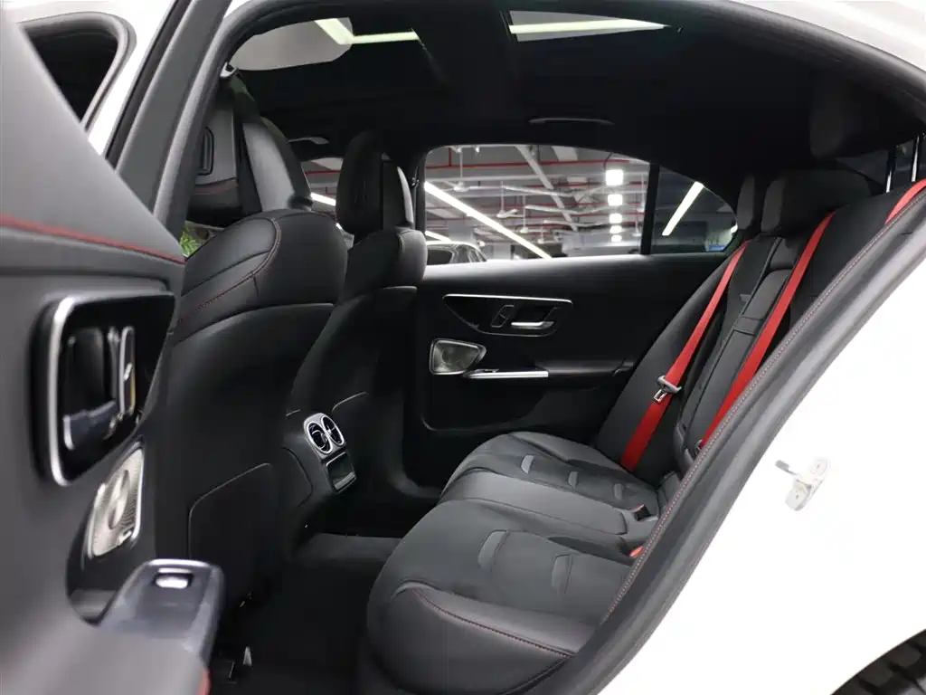 Mercedes-Benz C-Class AMG 2024 AMG C 43 4MATIC фото 17