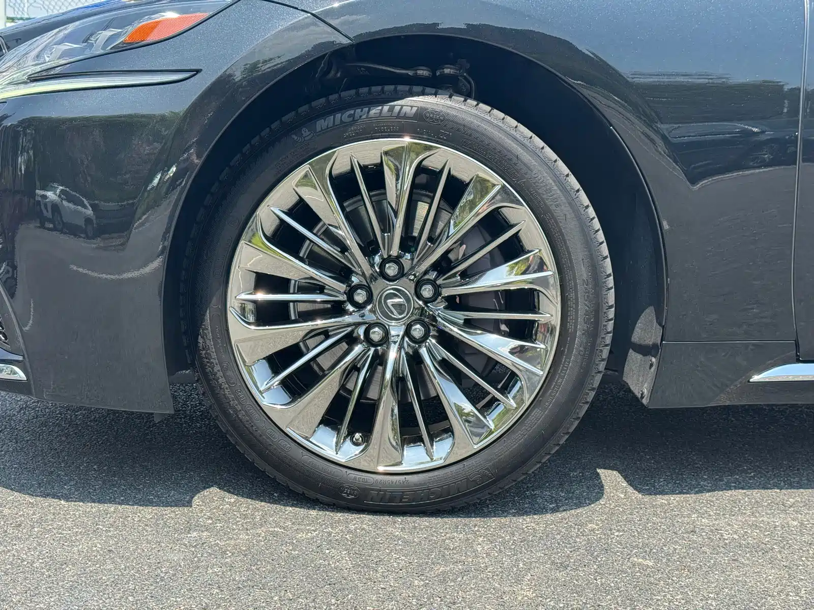 Фото 19 - Lexus LS