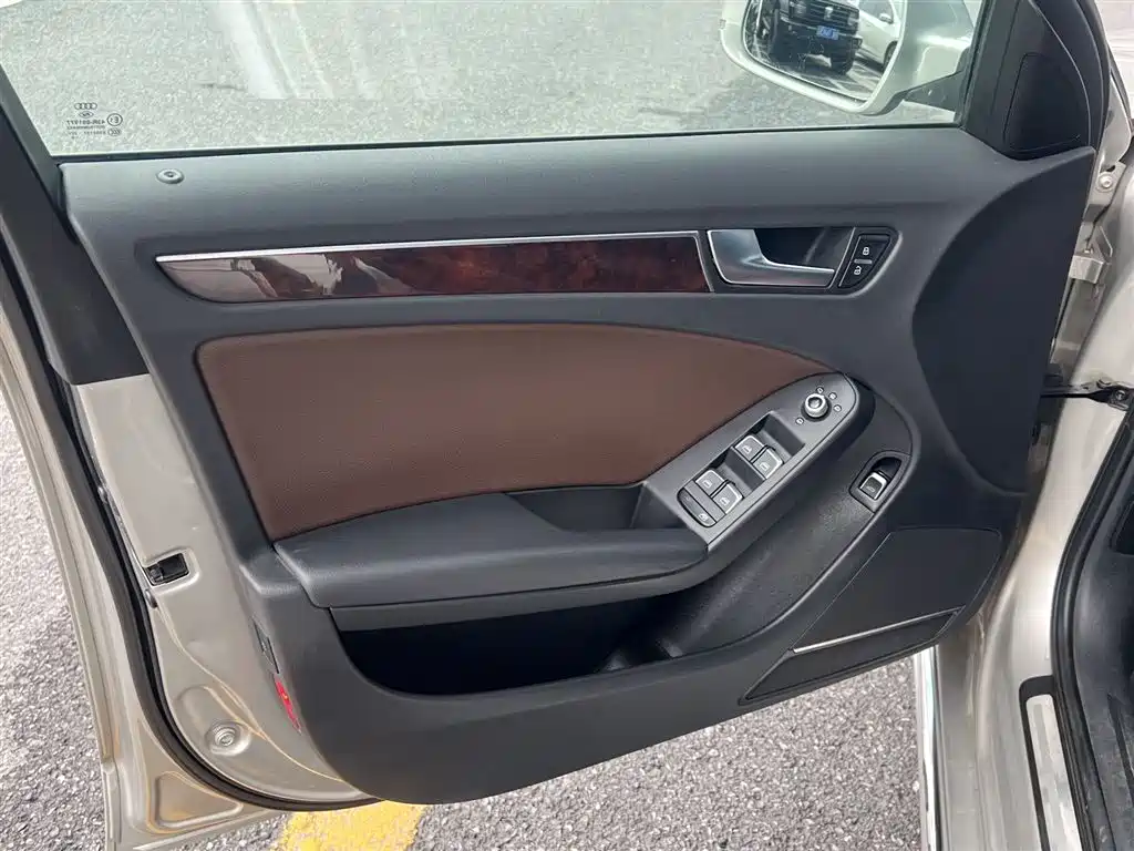 Audi A4L 2016 35 TFSI Collector's Edition S line Comfort фото 6