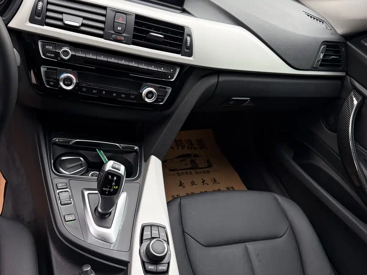BMW 3 Series GT 2017 320i Fashion фото 25