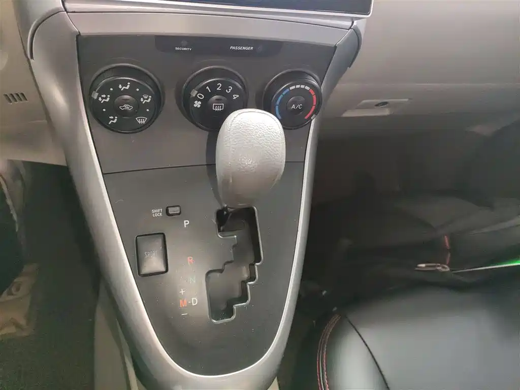 Toyota E'Z 2015 180E CVT Crossover Edition фото 6