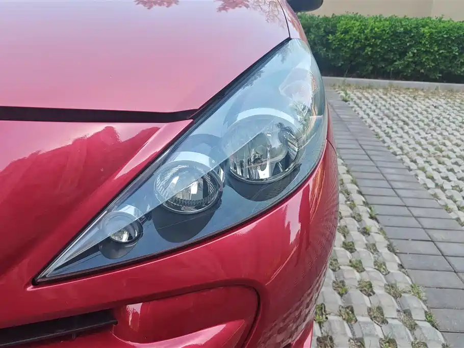 Peugeot 207 2011 Hatchback 1.4L Manual Joy Edition фото 5